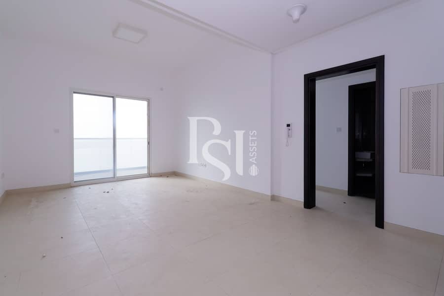 2 azure-tower-shams-abu-dhabi-al-reem-island-living-area (4). JPG
