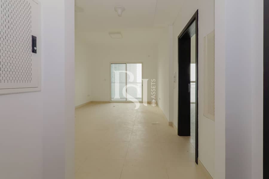 7 azure-tower-shams-abu-dhabi-al-reem-island-living-area (2). JPG