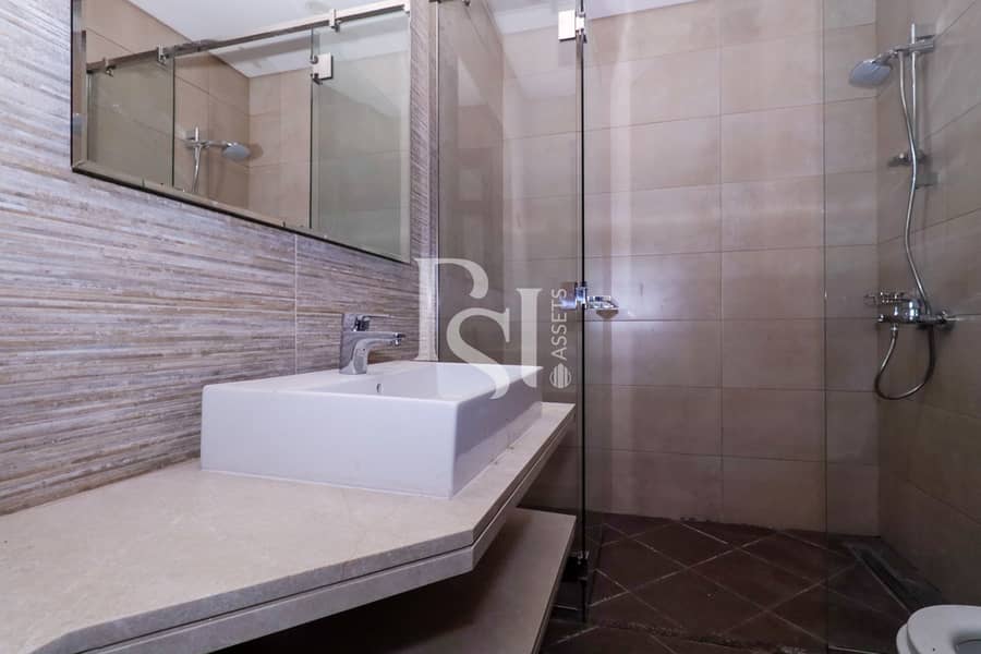10 azure-tower-shams-abu-dhabi-al-reem-island-bathroom (2). JPG