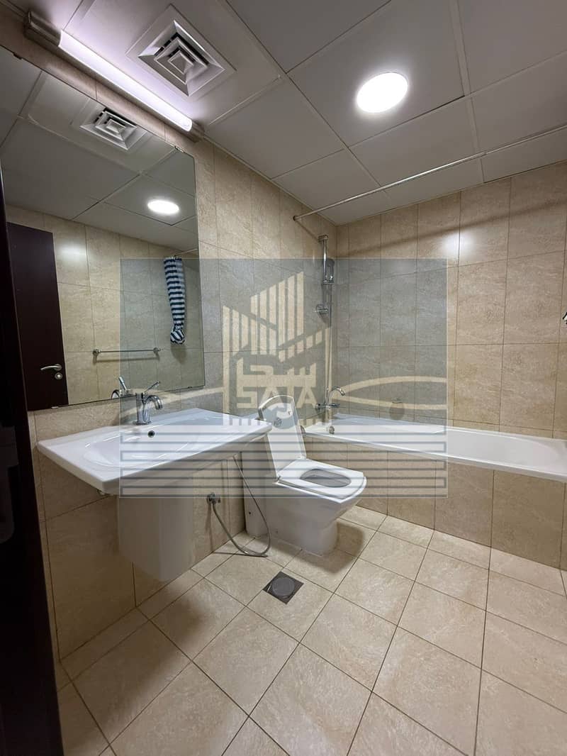 6 30b470c2-ddae-4b0c-9c70-36f51e19d22c. jpg