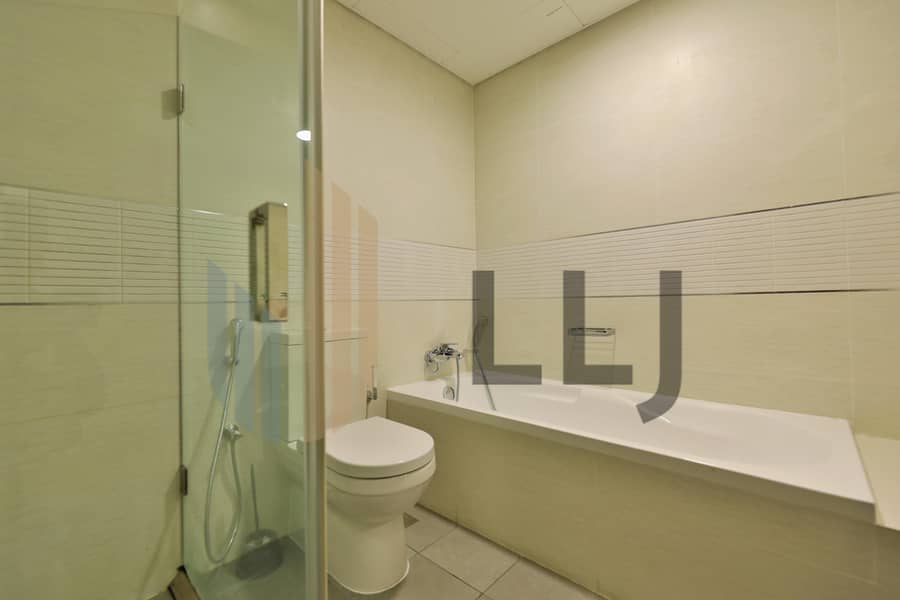 10 0V9A0383_WASH ROOM. jpg
