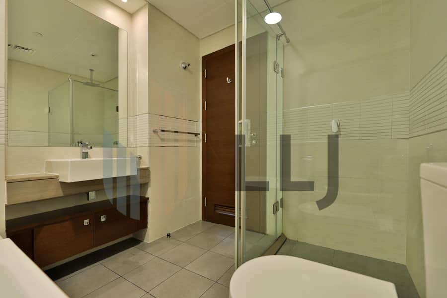 11 0V9A0385_WASH ROOM. jpg