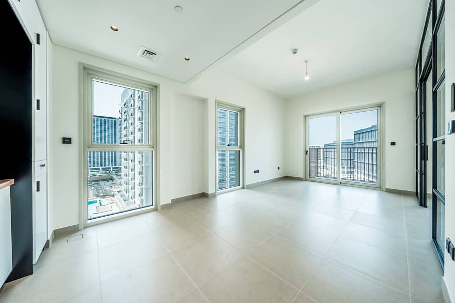 Corner Unit | High Floor | Pool View