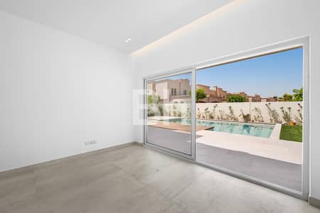 5 Bedroom Villa for Rent in The Meadows, Dubai - Fully upgraded | Private pool | 5 Bedrooms| Garden