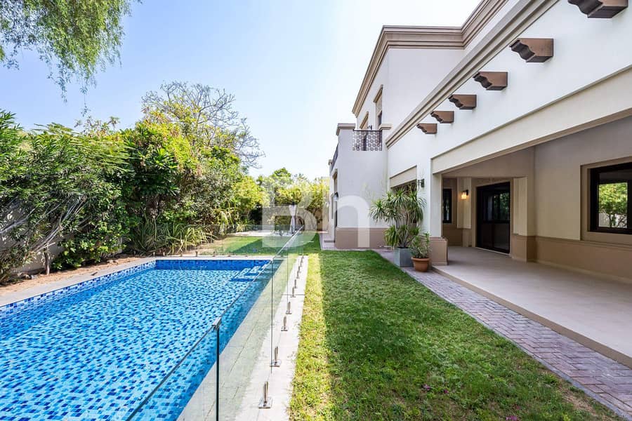 Premium | Private Pool | Single Row | Exclusive