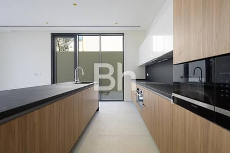 6 Bedroom Villa for Rent in Umm Suqeim, Dubai - Luxury 6 Bedroom with Pool in Umm Suqeim