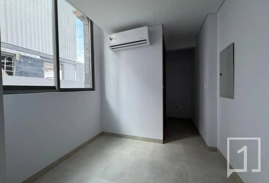 7 14622972-058cco. jpg