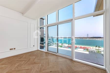 2 Bedroom Apartment for Sale in Palm Jumeirah, Dubai - Freshly Renovated | Top Floor | Vacant Unit