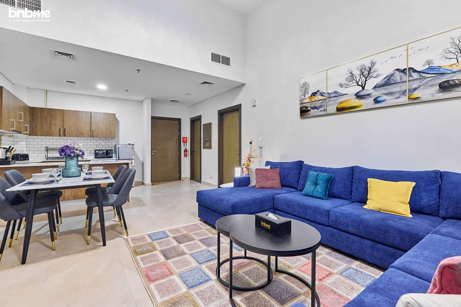 2 Living Area 1. jpg
