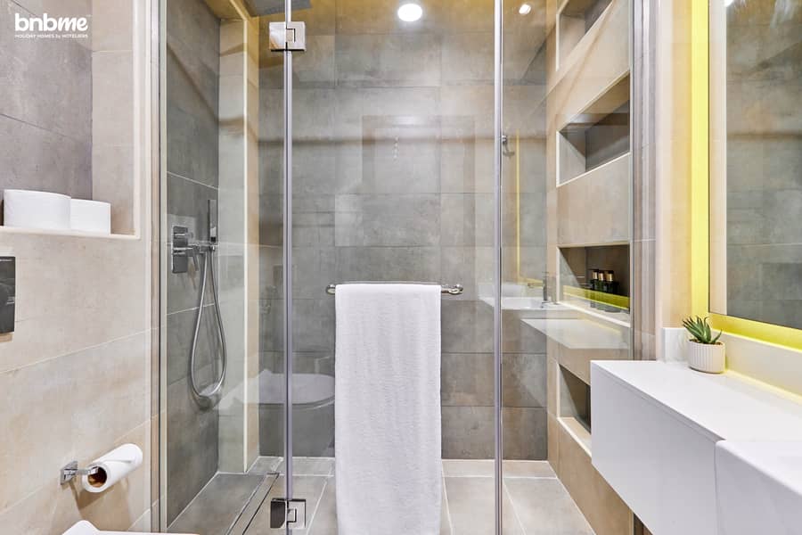 22 Washroom 1. jpg