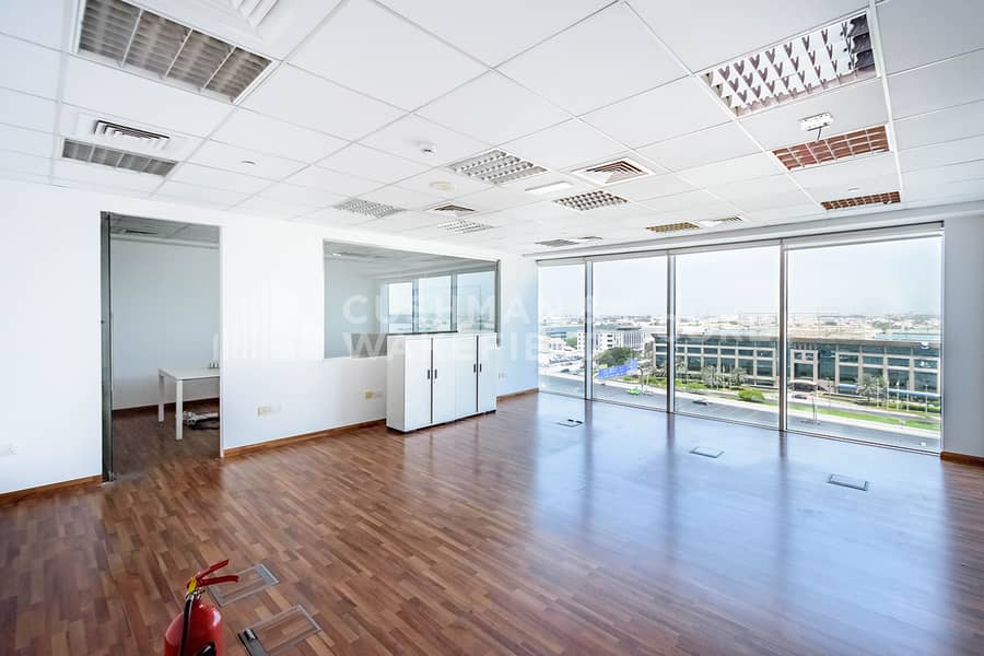 Офис в Шейх Зайед Роуд，Сингл Бизнес Тауэр, 350000 AED - 12314157