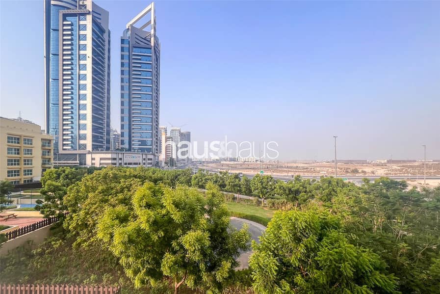 Garden I Pool View | Prime Location | Free Chiller Garden I Pool View | Prime Location | Free Chiller