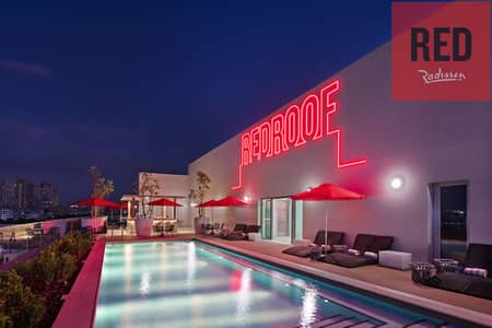 2 Cпальни Апартаменты в отеле в аренду в Дубай Силикон Оазис, Дубай - Pool Night. jpg