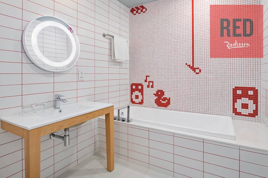 4 Apartments  - bathroom. jpg
