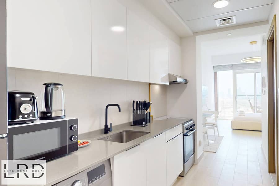4 LRD-VACATION-HOMES-Bloom-Tower-B-JVC-06252025_132626. jpg