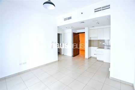 1 Bedroom Apartment for Rent in Town Square, Dubai - Bright and Spacious | High Floor | Well Maintained