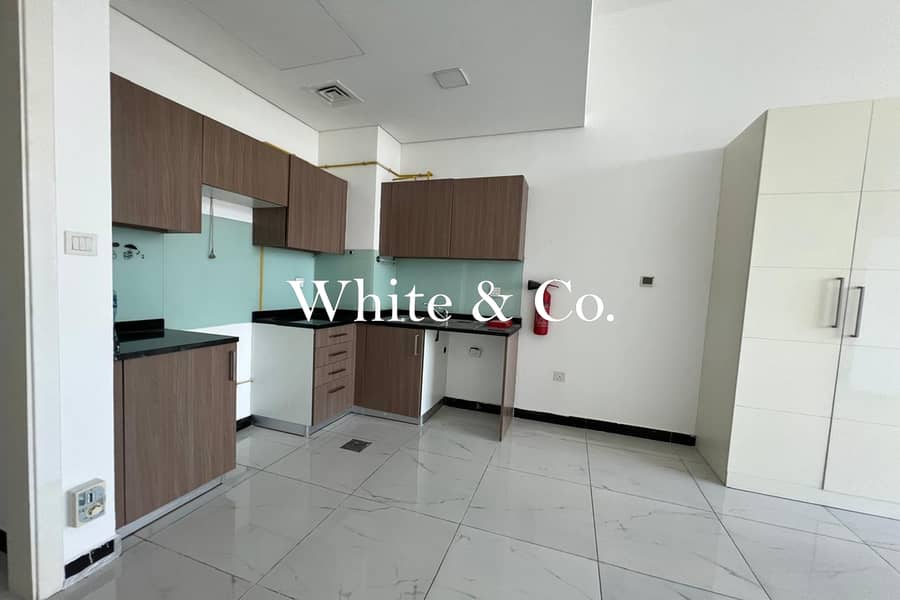 位于朱美拉环形村(JVC)，JVC第11区，水晶公寓 的公寓 52000 AED - 12318510