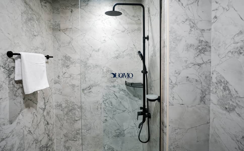 6 Bathroom-03. jpg