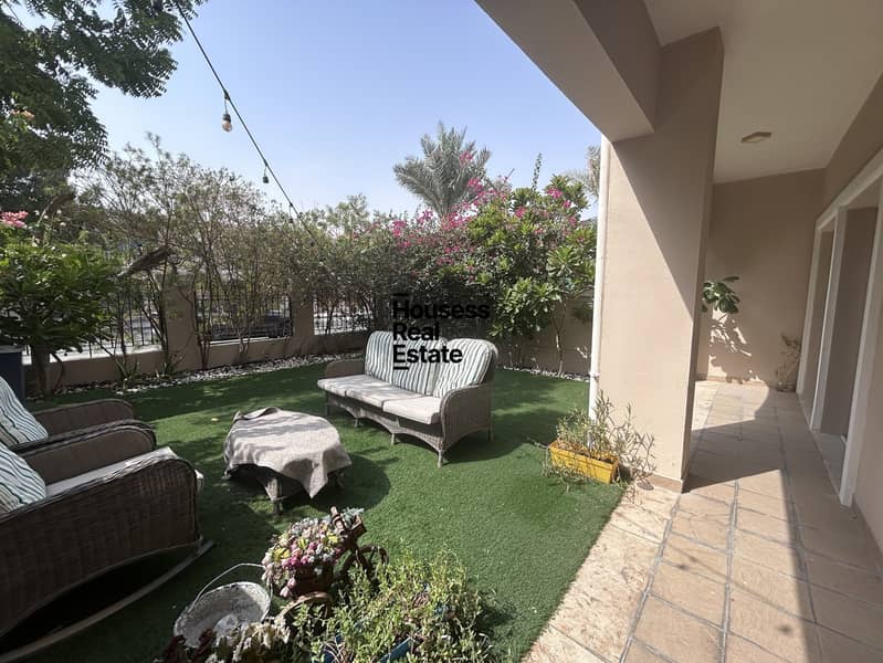 VACANT | SINGLE ROW | UPGRADED TO 3BR | LANDSCAPED