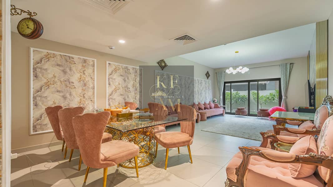 4 Living Room1. jpg