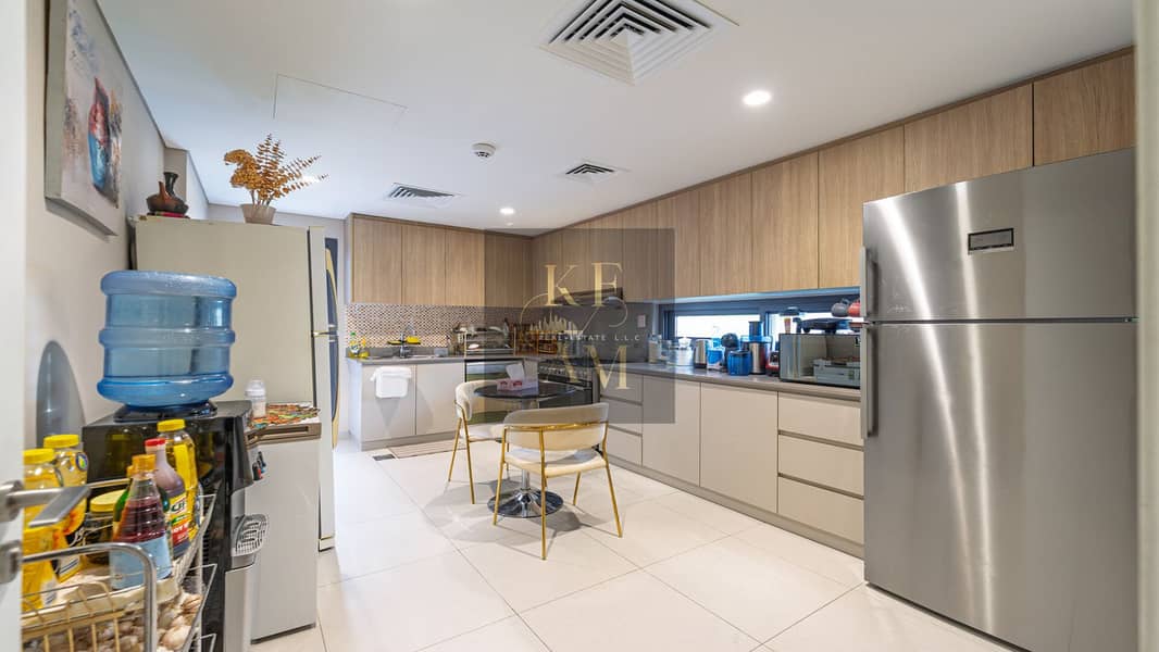 14 Kitchen. jpg