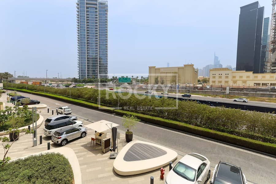 High end Tower | Lower Floor | Ready to Move