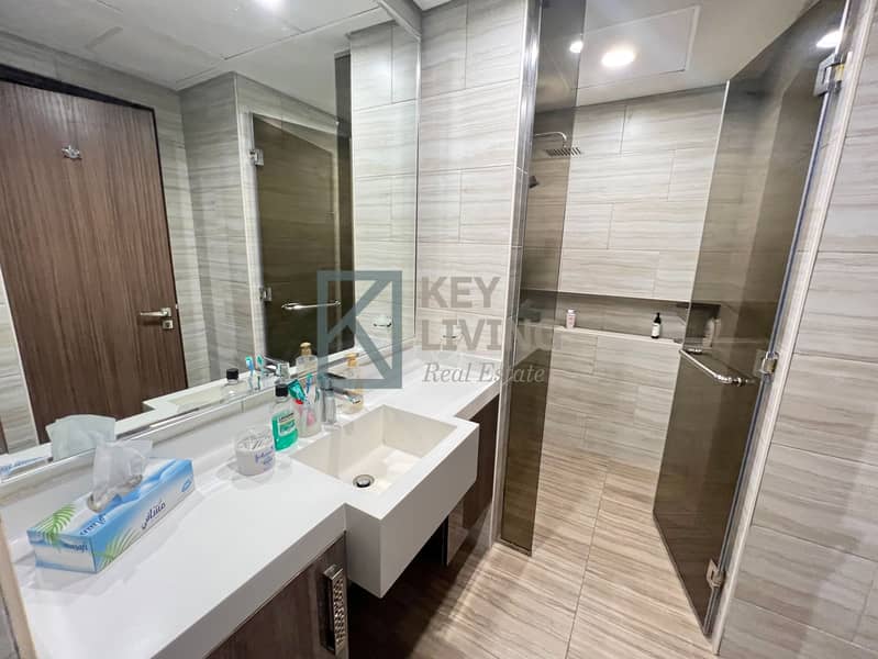 9 Bathroom (2). jpeg