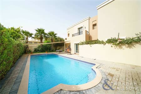 4 Beds | Private Pool | Close to the Park 4 Beds | Private Pool | Close to the Park