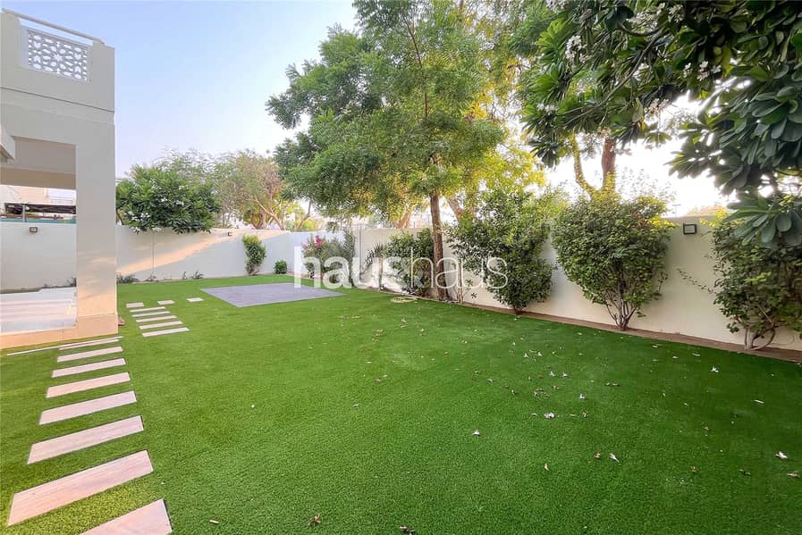位于芳草青青，芳草青青6号 4 卧室的别墅 450000 AED - 12322094
