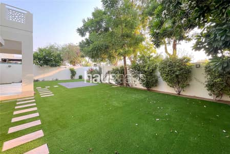 4 Bedroom Villa for Rent in The Meadows, Dubai - Upgraded | Backing Pool and Park | Available