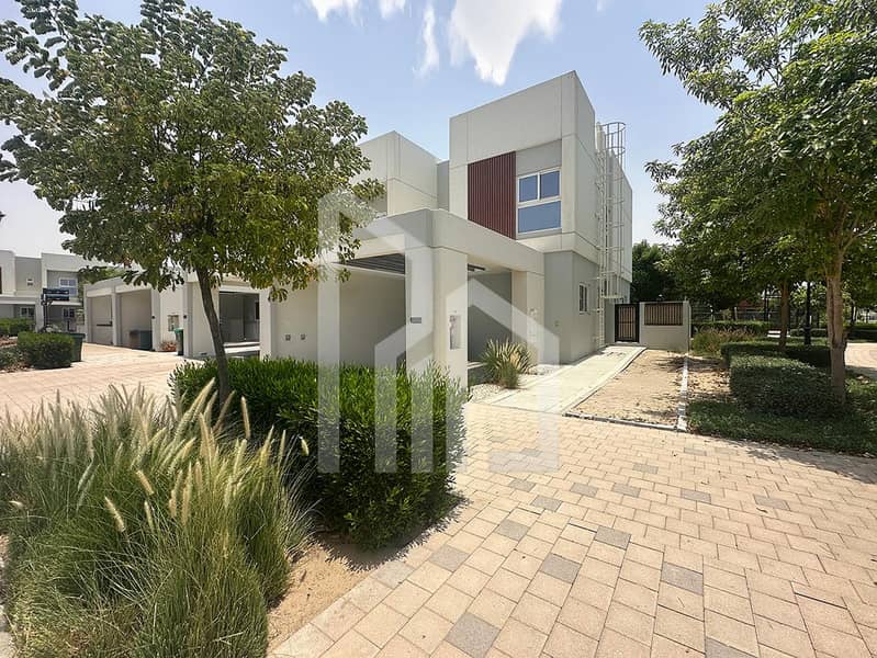 Single Row | Corner Unit | Vacant Soon