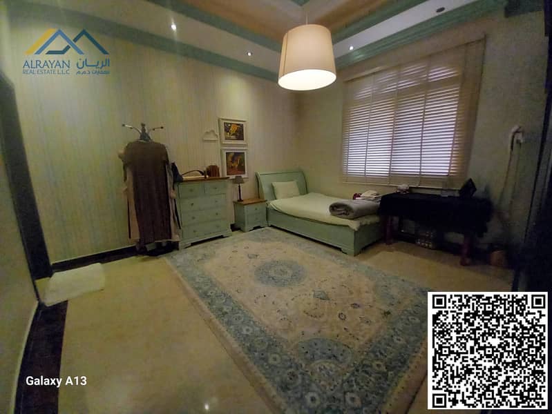 12 084dd5fd-e1f7-4983-a9a2-d4bd8957e8df. jpg