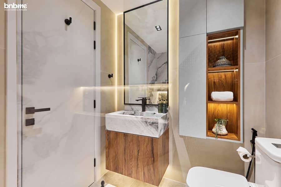 9 Master Washroom 1. jpg