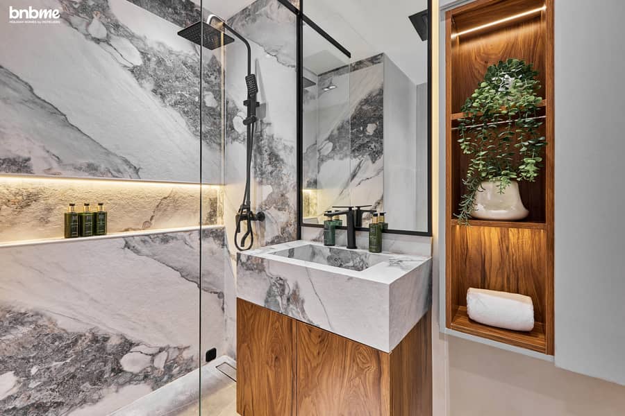 44 Washroom B. jpg
