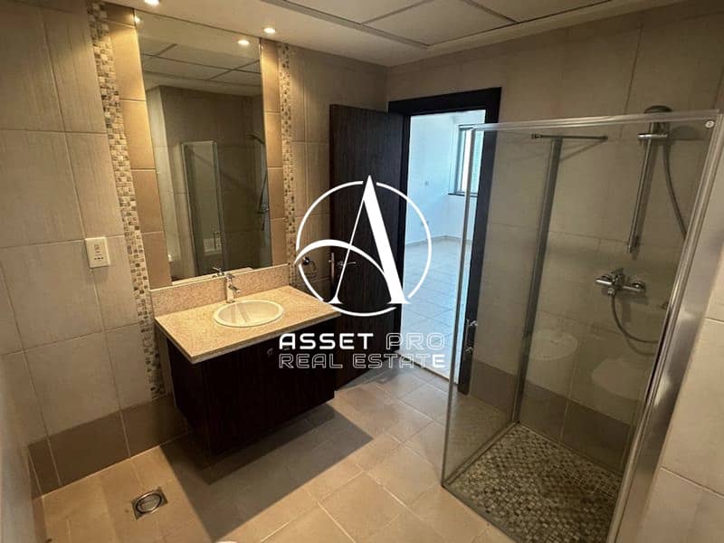 7 B 4401 bathroom. jpeg
