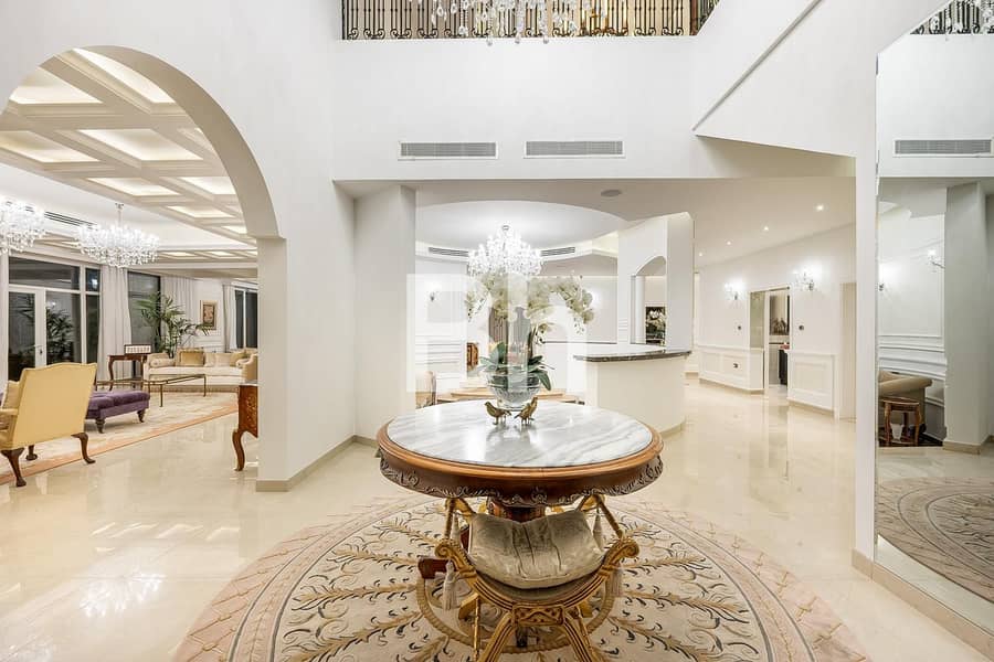 Exquisite Furnishings | Spacious |Ready to Move In