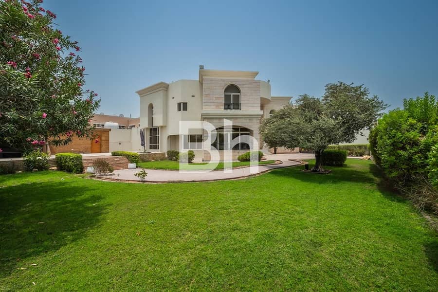Beautiful Family Villa | Large Garden | Vacant