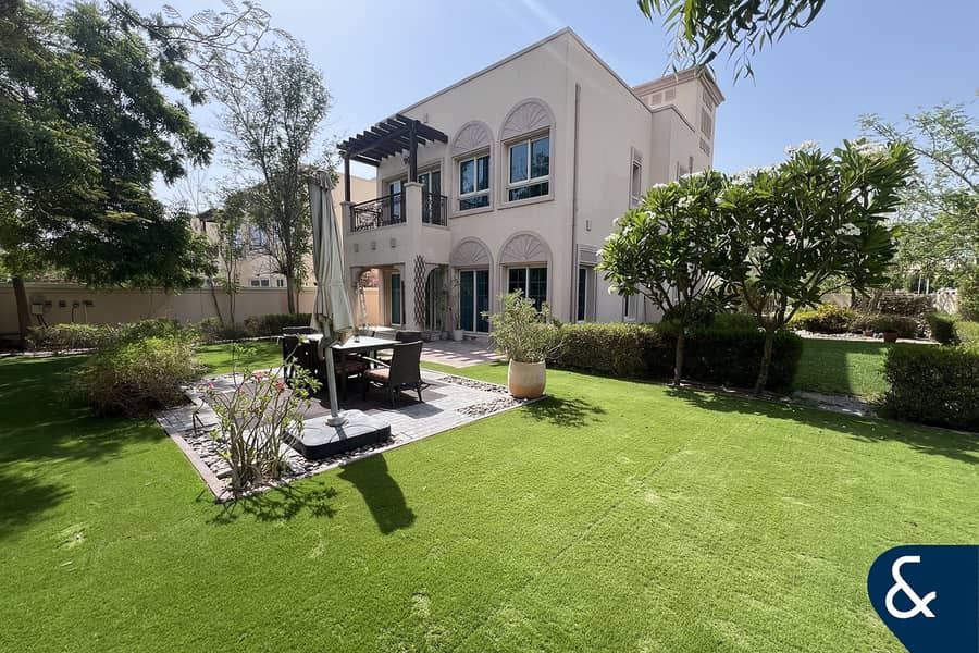 Vacant on Transfer|Large Plot|Corner Unit