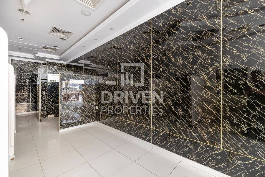 Bright | Ready to Move In Salon | Prime Location