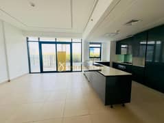 Spacious Unit | Big Balcony | Pool View | 2 Parkings