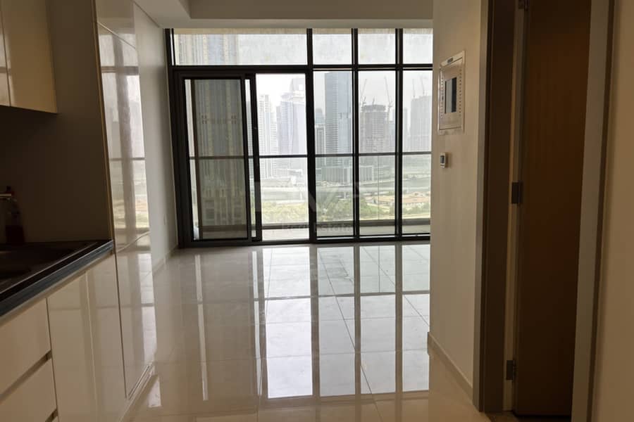 High floor | Vacant | Unfurnished