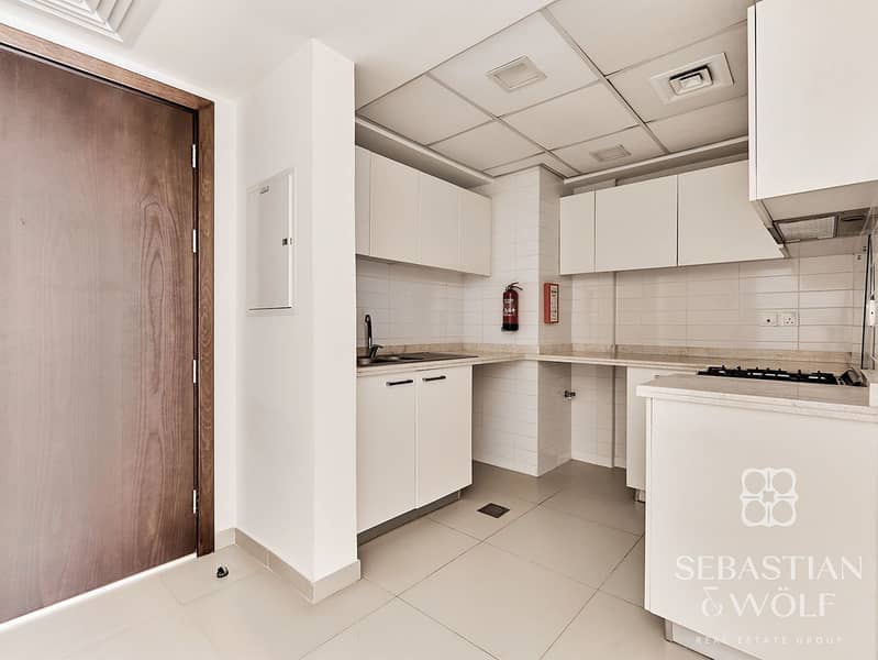 2 Kitchen 1. jpg