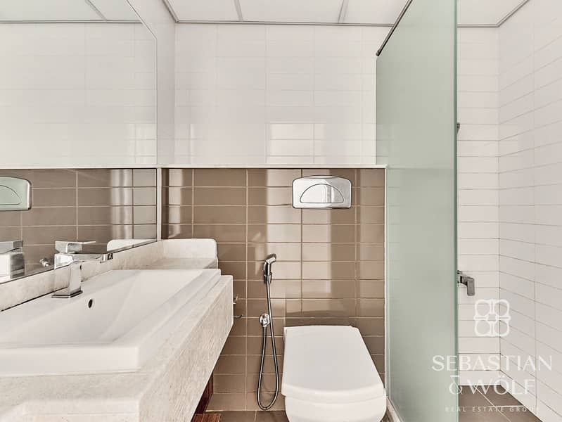 8 Washroom 2. jpg