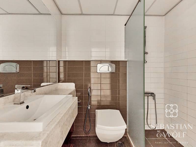 17 Washroom 1. jpg