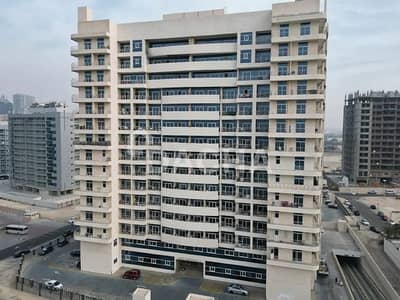 1 Bedroom Apartment for Sale in Dubai Sports City, Dubai - Pool Views | Twin Balconies| High ROI Potential