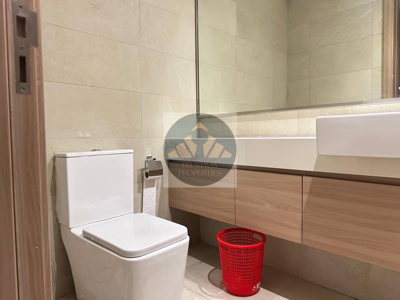 10 bathroom. jpg