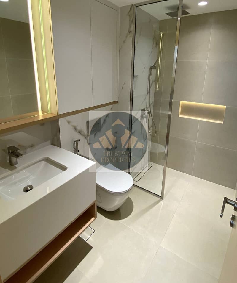 10 bathroom. jpg