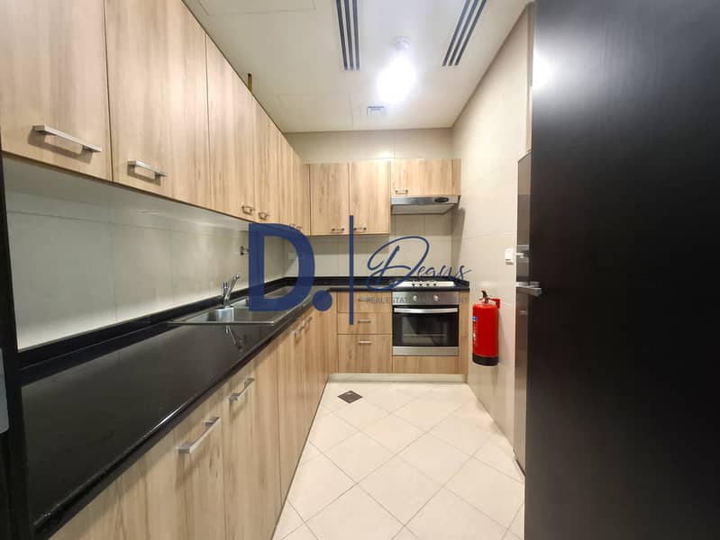 9 992ebd4e-582a-48e3-833f-a93b230da815. jpg