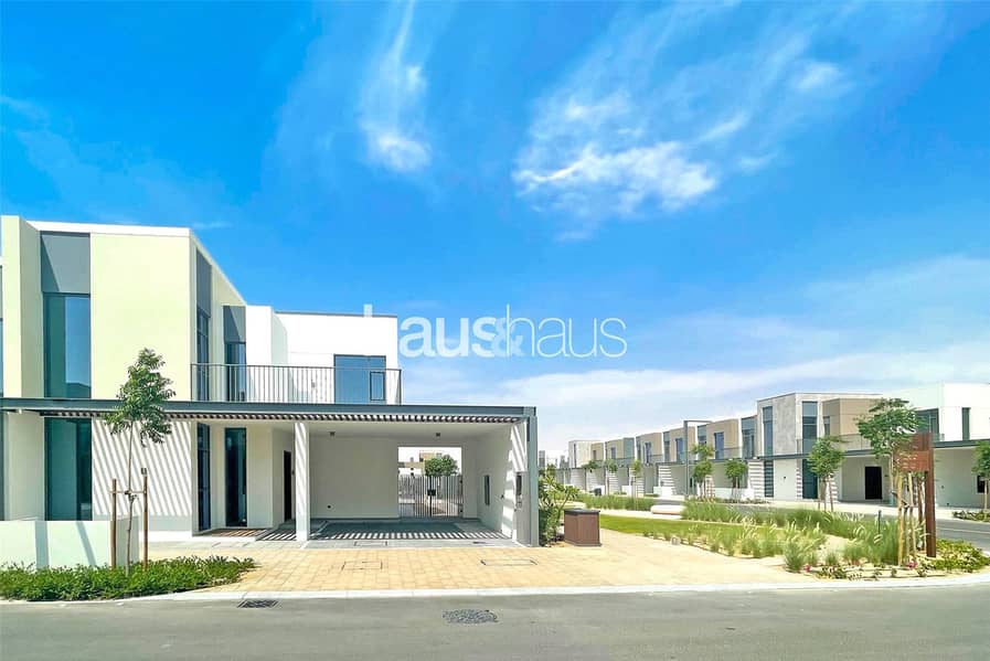 Large Plot | Multiple Terraces | Close to Park