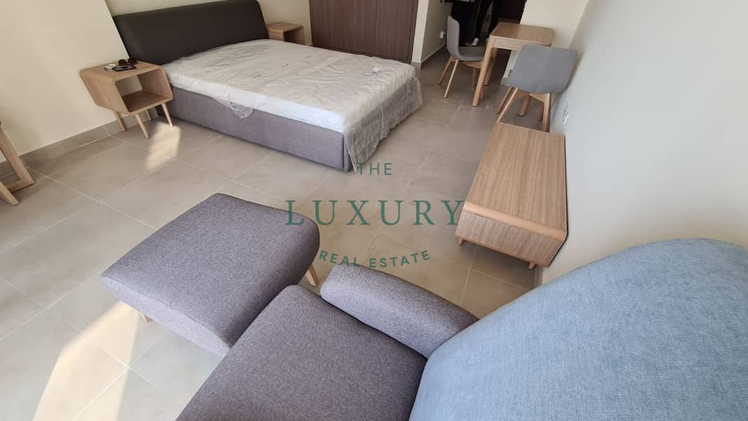 4 Stylish_Unit___Spacious_Unit___Roadside_Ease_-1. jpg